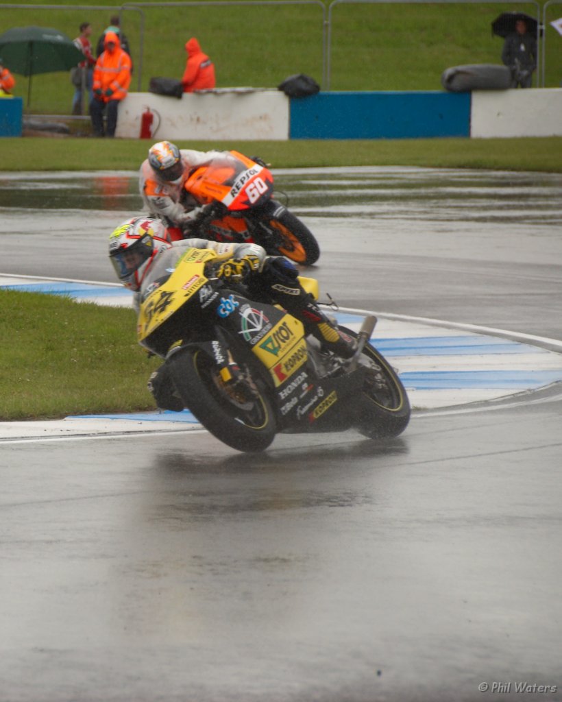 MotoGP_Donnington_24-6-07 083.jpg - these two were close all race....